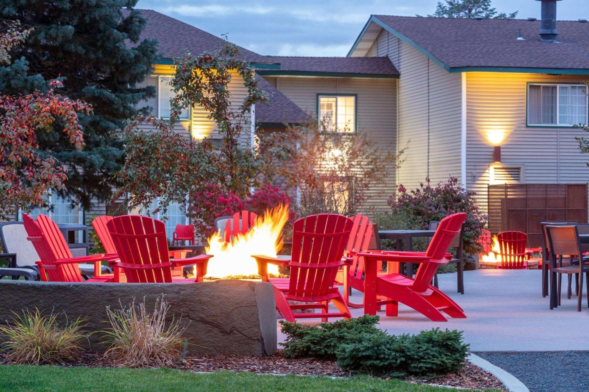 Ramada By Wyndham Spokane Airport Exterior foto