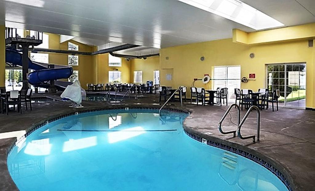 Ramada By Wyndham Spokane Airport Exterior foto